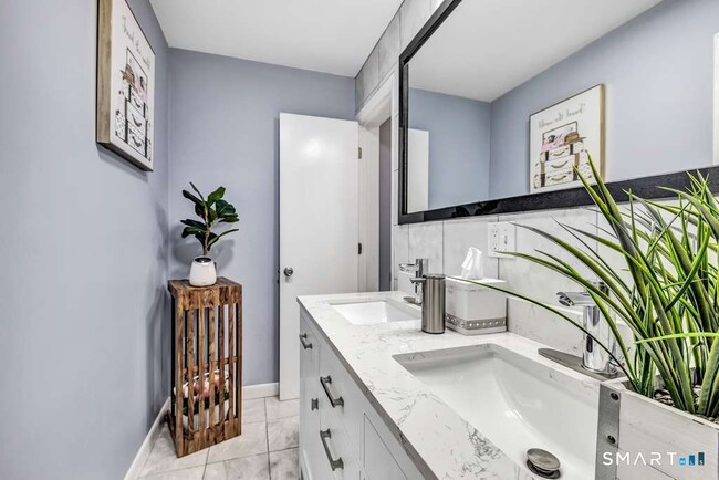 Building Photo - 110 Grenelle St