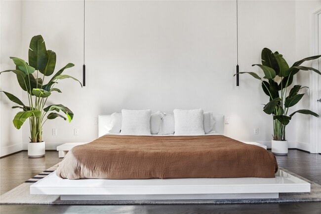 Building Photo - 306 W Pierce St