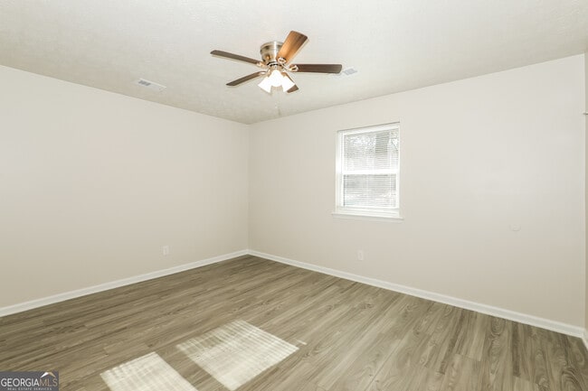 Building Photo - 9319 Forest Knoll Dr