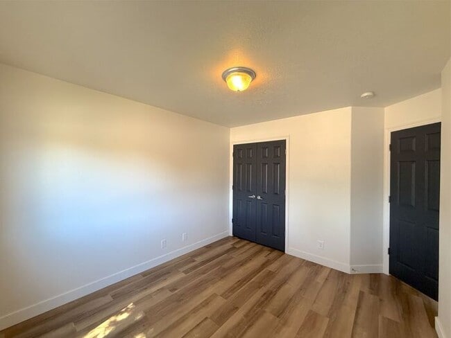 Building Photo - 3 bed, 2 bath home with 2 car garage