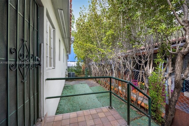 Building Photo - 282 NW 41st Ave