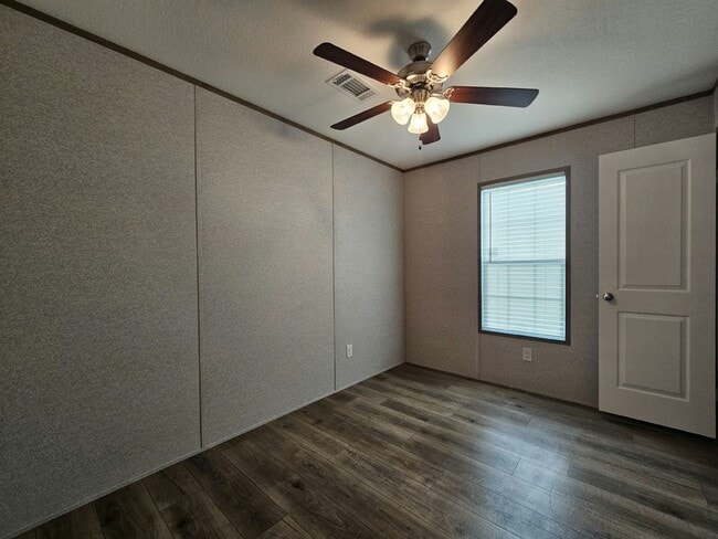 Building Photo - 551 James Ct