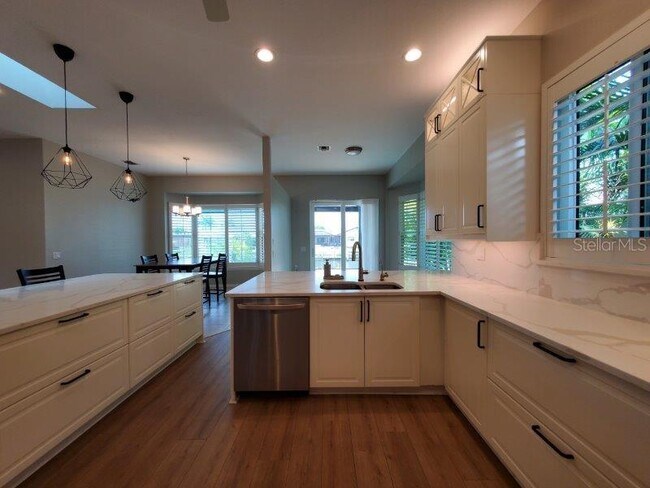 Building Photo - 2100 Aqui Esta Dr