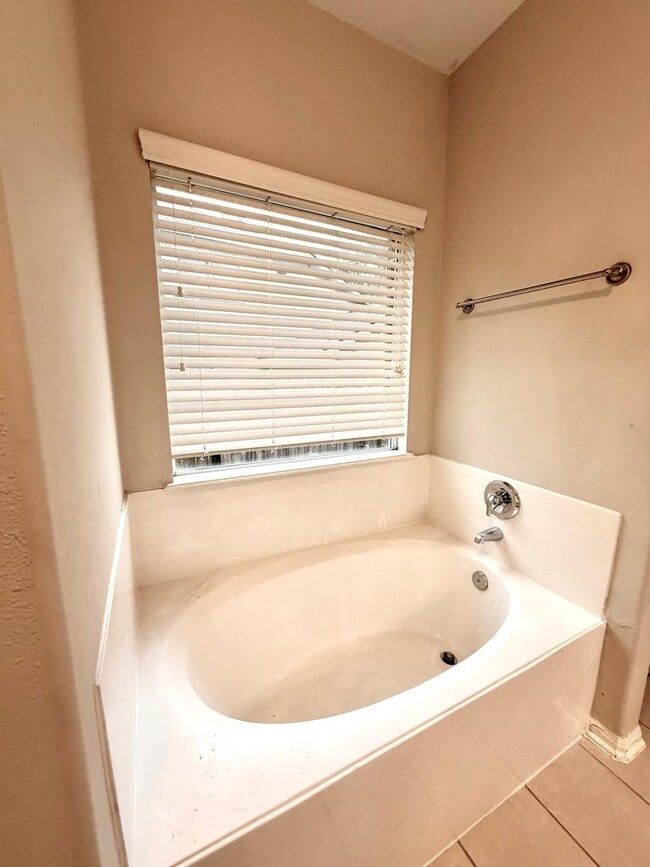 Building Photo - 107 W Spindle Tree Cir