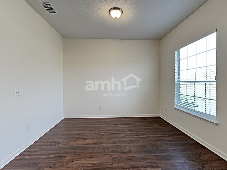 Building Photo - 10008 Lancashire Dr