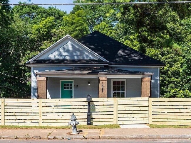 Building Photo - 1569 Jonesboro Rd SE