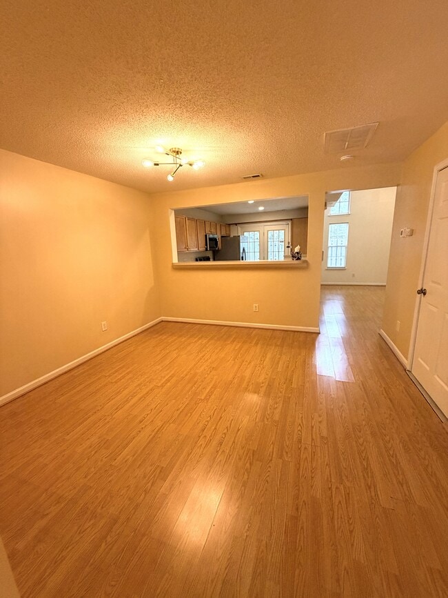 Building Photo - 5106 Bartholomew's Ln