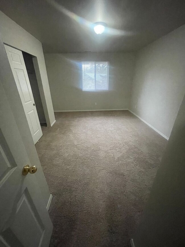 Building Photo - Move In Special-One Week Free