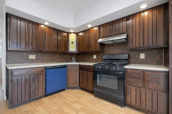 Building Photo - 136 W 31st St