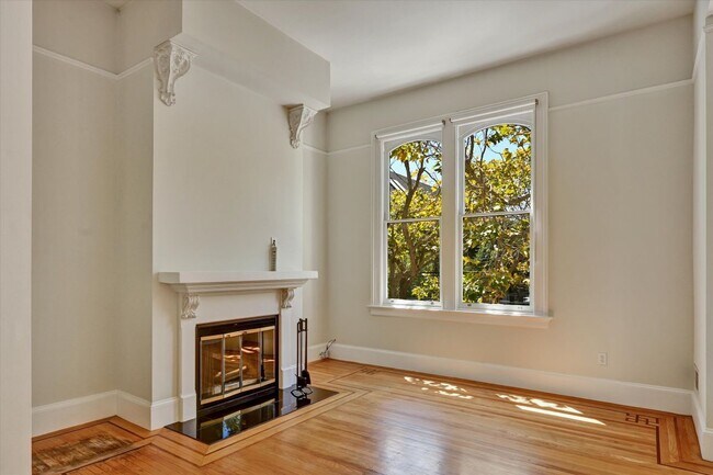Building Photo - 656 Hayes St