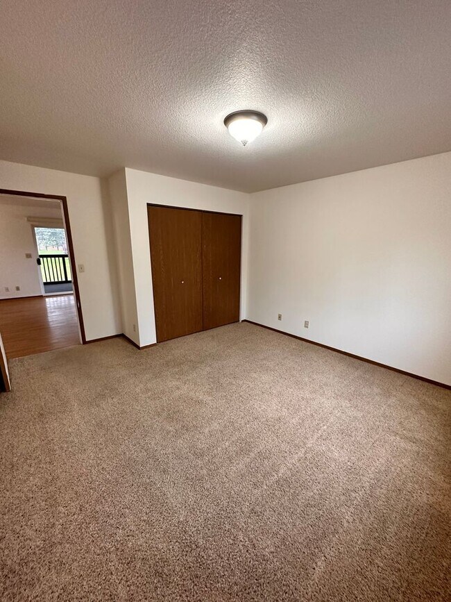 Building Photo - 1877 Fairway Dr