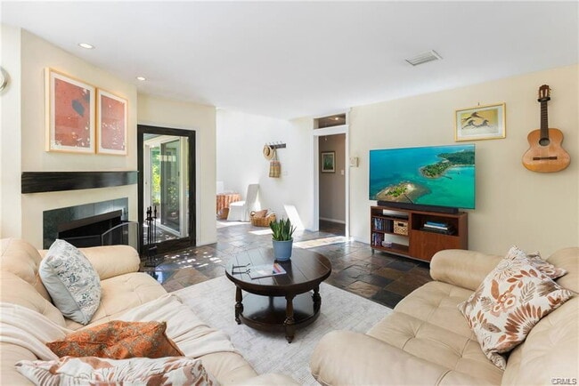 Building Photo - 5655 Katherine Ave