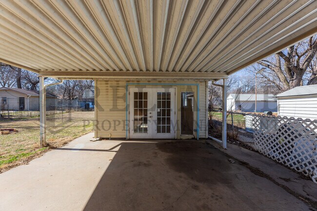 Building Photo - 743 N Gow St