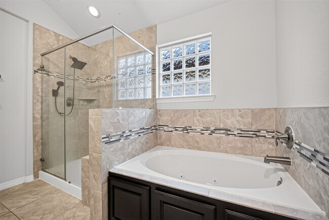 Building Photo - 2707 Shadybrook Meadow Dr