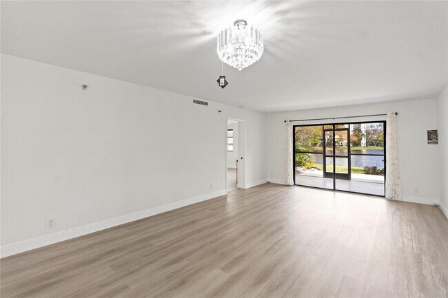 Building Photo - 2232 N Cypress Bend Dr