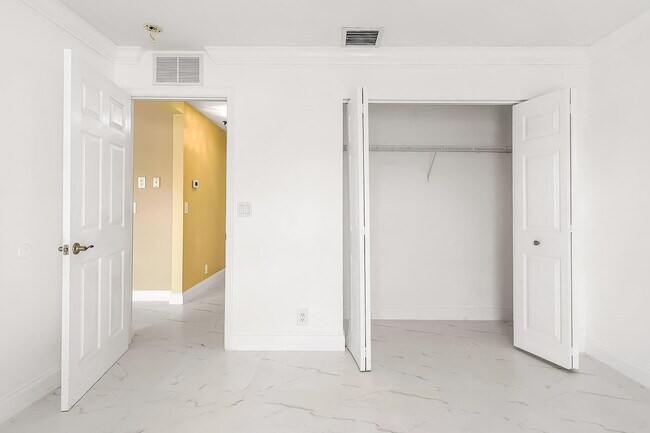 Building Photo - 2962 SW Coastal Terrace