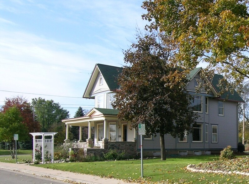 Building Photo - 132 S Center St