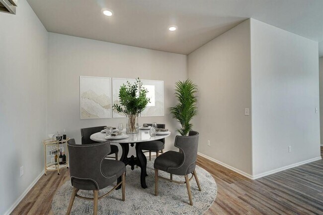 Building Photo - Luxury 3 Bedroom 2 Bathroom Townhome in Piedmont Schools (Neighborhood Park)