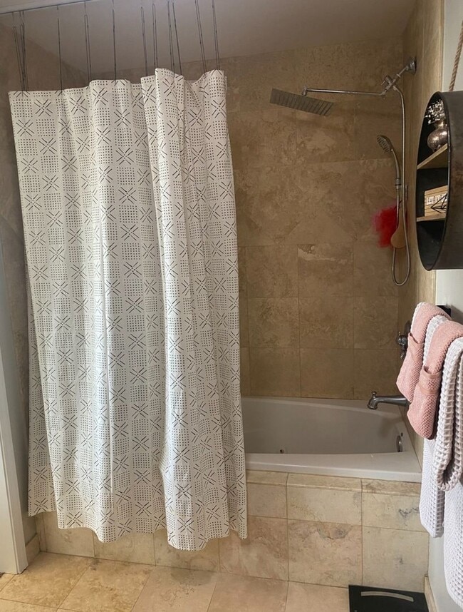 Building Photo - Charming 1BR Condo in Denver