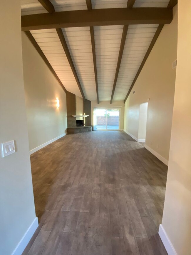 Building Photo - Beautifully Remodeled 3 Bedroom Anaheim Co...