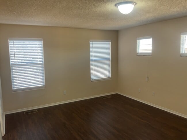 Building Photo - 3635 Buckskin Loop NE