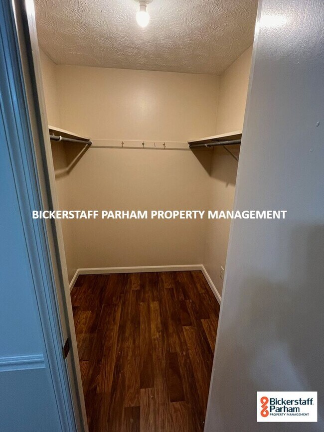 Building Photo - Located in Northern Columbus!