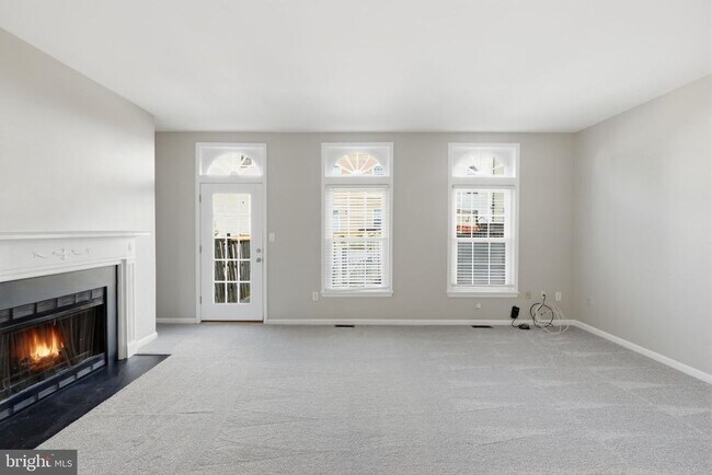 Building Photo - 7978 Revenna Ln