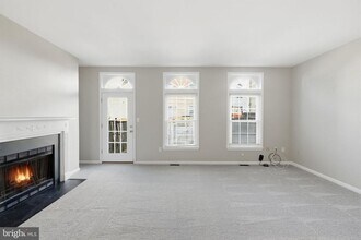 Building Photo - 7978 Revenna Ln