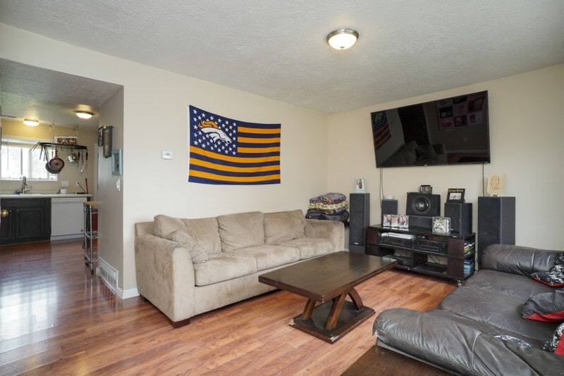 Building Photo - 672 E 950 S