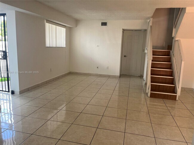 Building Photo - 1340 W 41st St