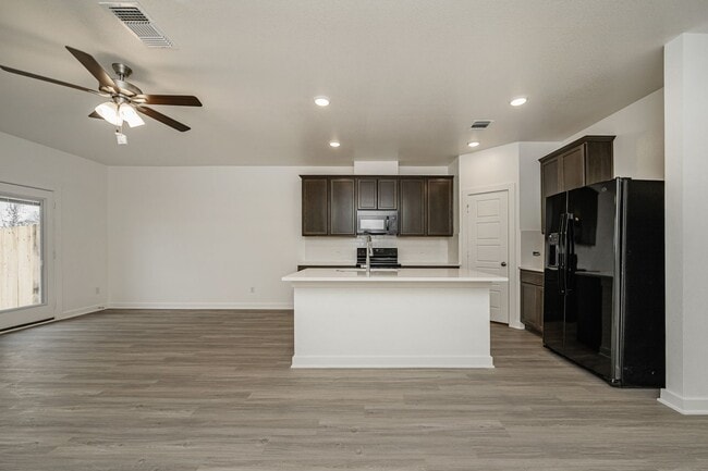 Building Photo - 8433 Adelaide Dr