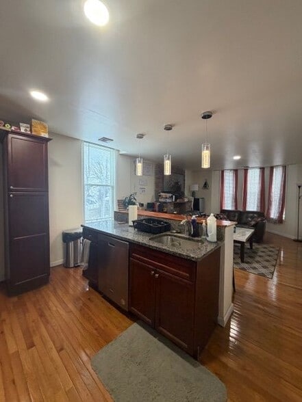 Building Photo - 36 Brunswick Ave