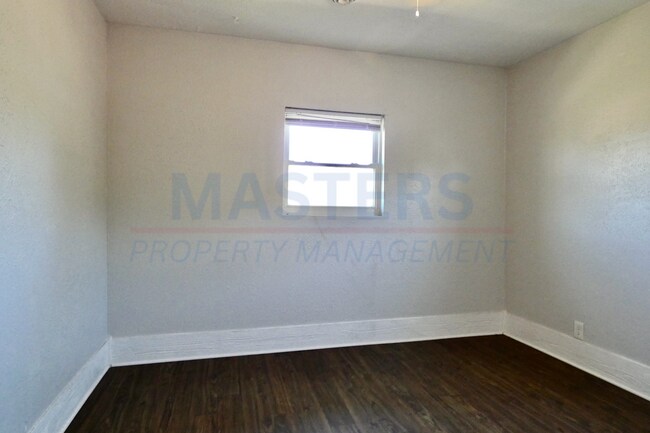 Building Photo - 420 Barker St