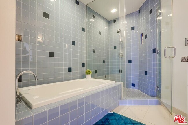 Building Photo - 1100 Wilshire Blvd