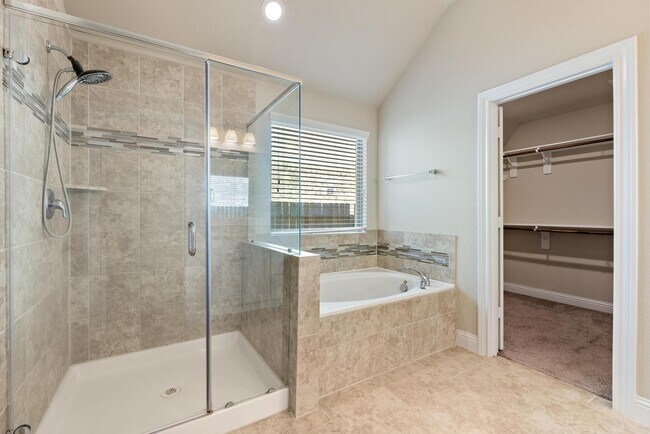 Building Photo - 18716 Laurel Hills Dr