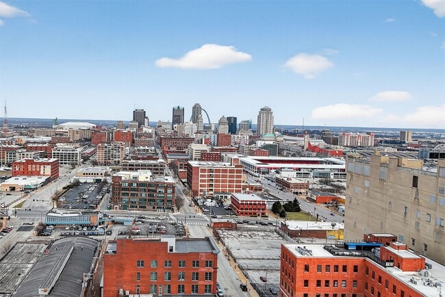 Building Photo - 2647 Locust St