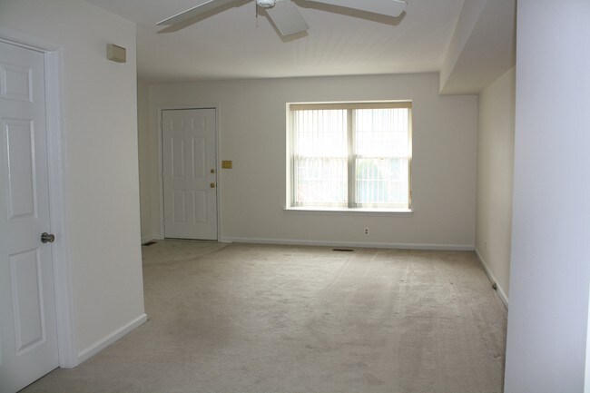 Building Photo - 7923 Ridge Ave