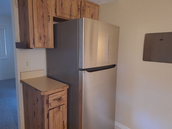 Building Photo - 3 BR 2 BA 1 C GAR CONDO