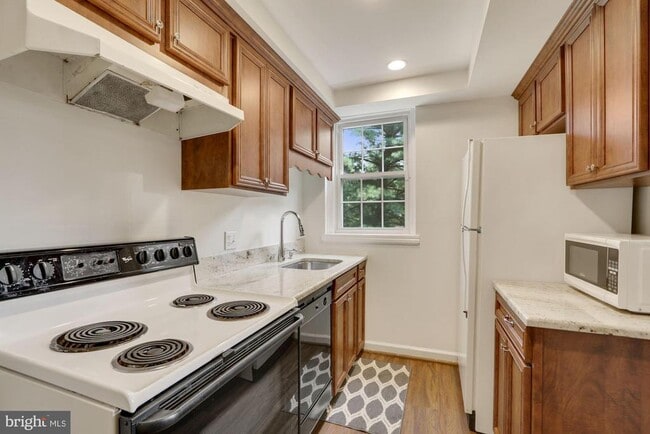 Building Photo - 2941 S Dinwiddie St