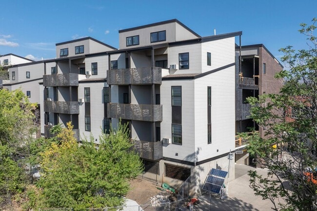 Building Photo - 2301 Pearl St
