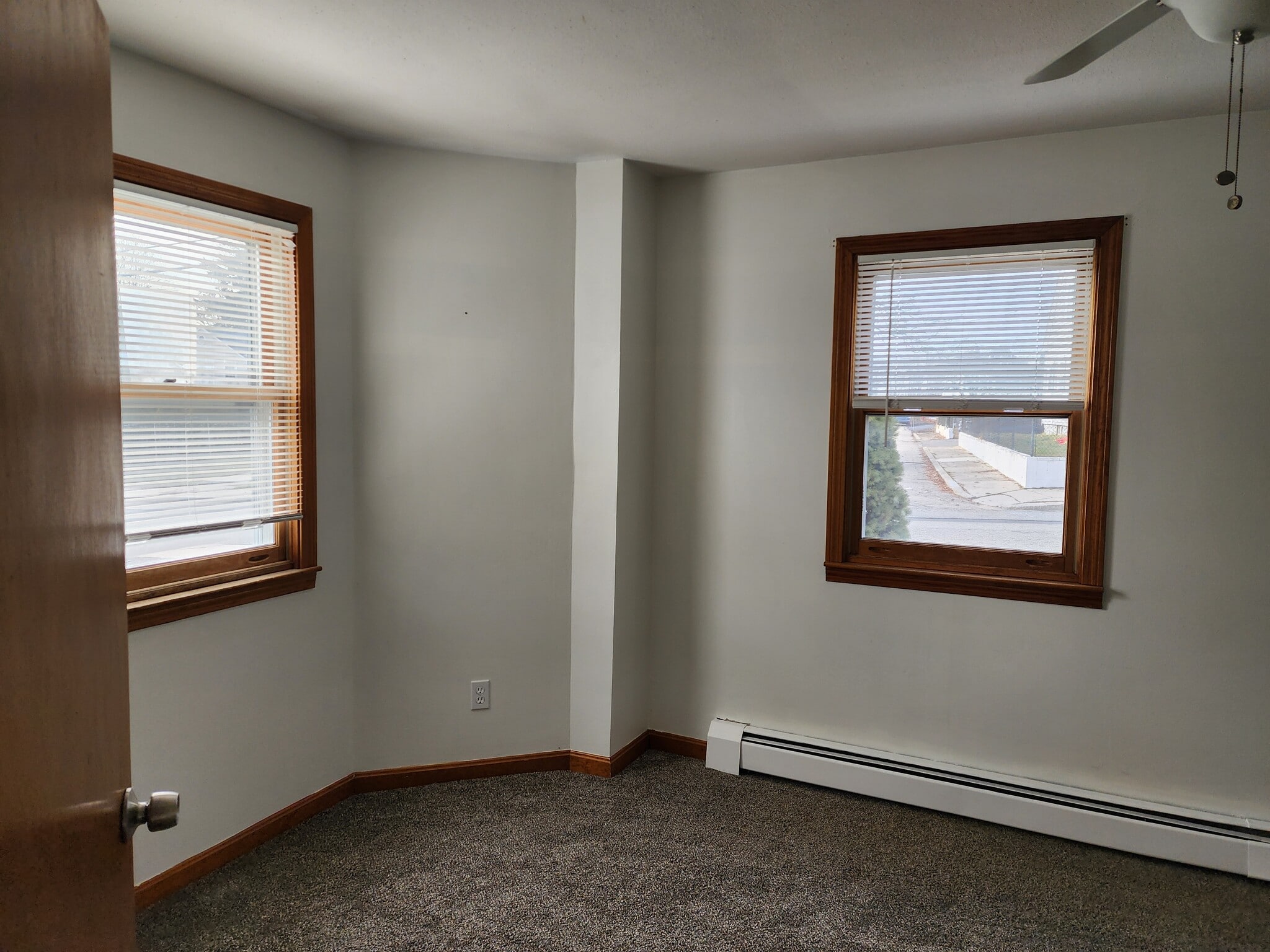 Building Photo - 31 Elm St