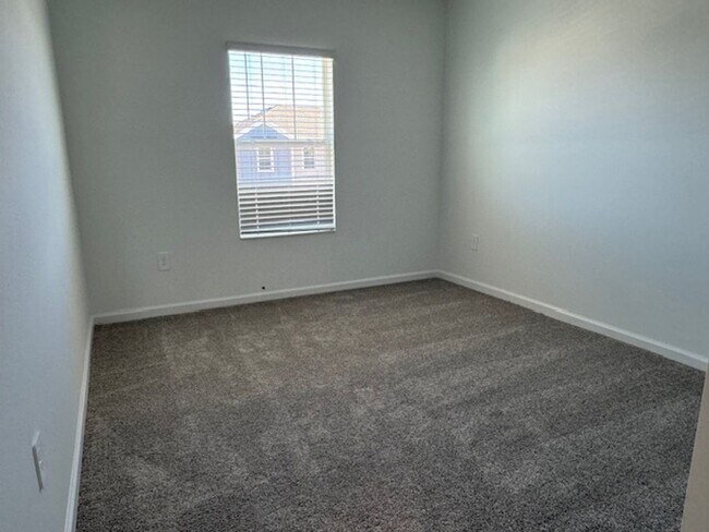 Building Photo - 2776 Pierr St