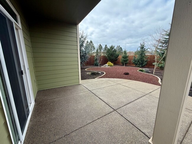 Building Photo - 3 Bedroom 2 Bath Single Family House