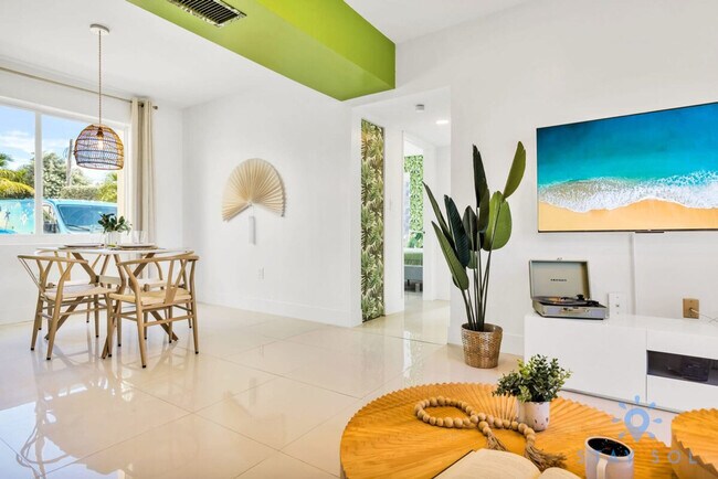 Building Photo - 809 S Ocean Dr