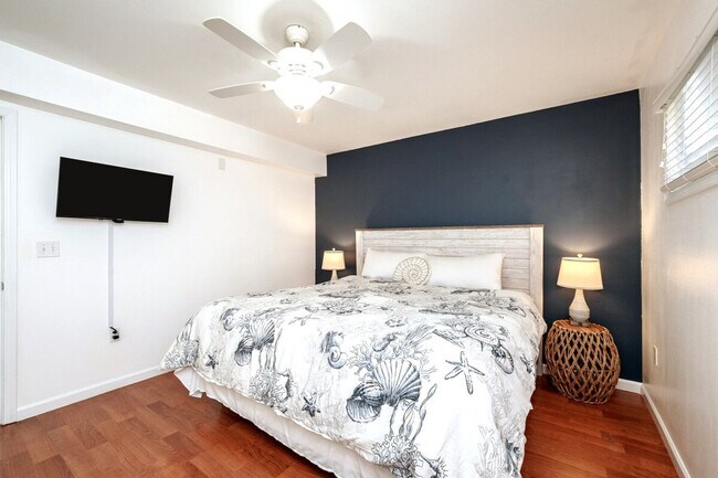 Building Photo - 4000 Gulf Terrace Dr