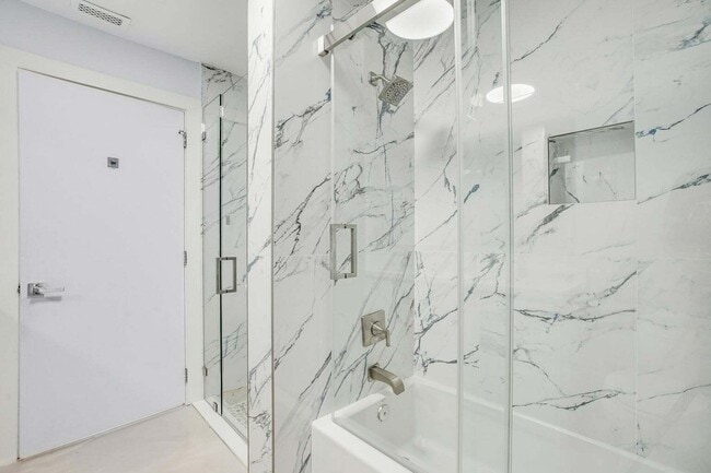 Building Photo - 7351 Valencia Dr