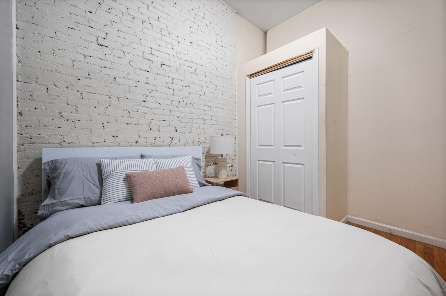 Building Photo - 639 2nd Ave