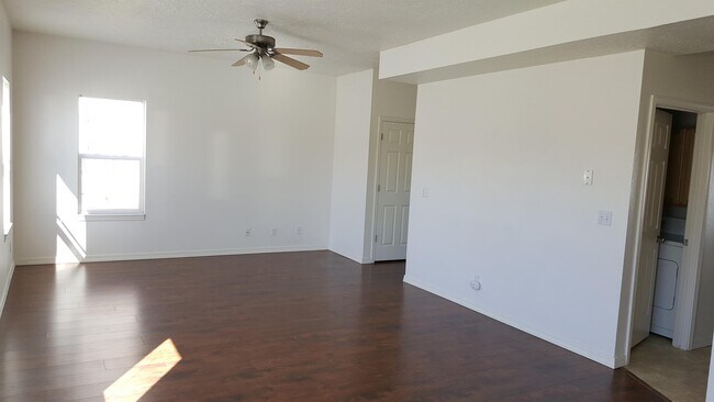 Building Photo - 400 Par Ave