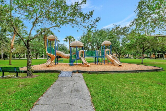 Building Photo - 1418 W Wickham Cir