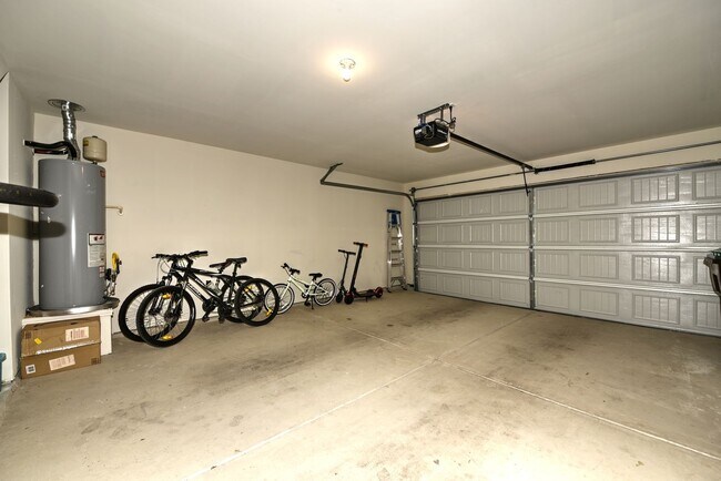 Building Photo - 7807 Cottonwood Ridge